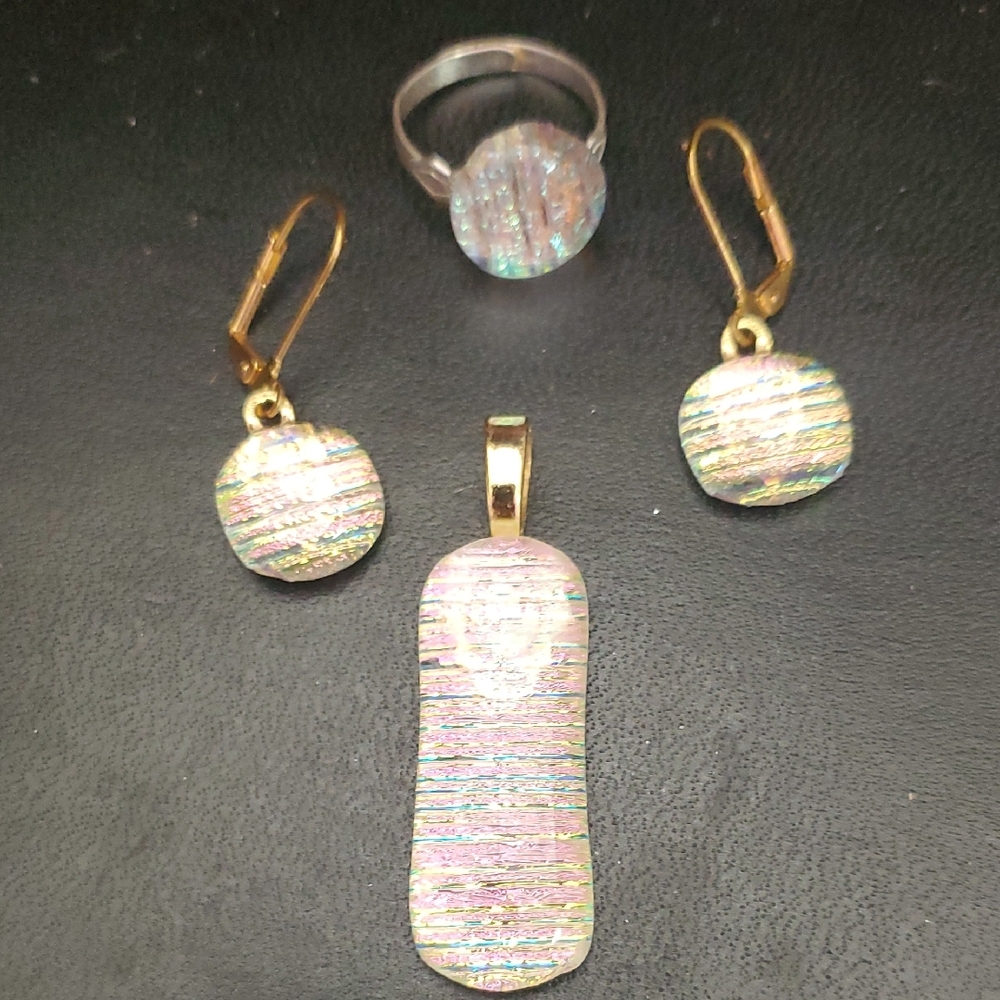 Elegant Dicrotic Glass Jewelry Set